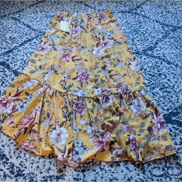 Live To Be Spoiled hi-low skirt. Yellow with flowers med - Picture 11 of 14